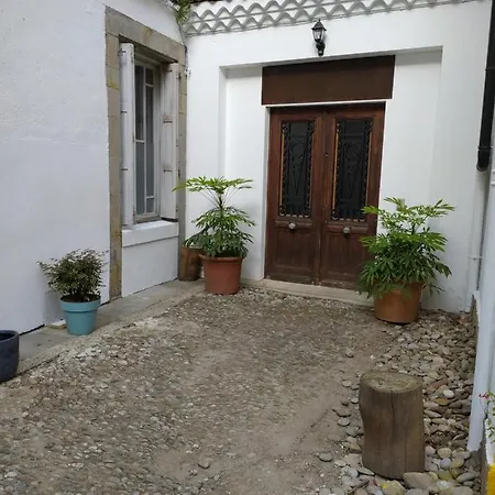 Le 9 De Cour, Caouette B&B