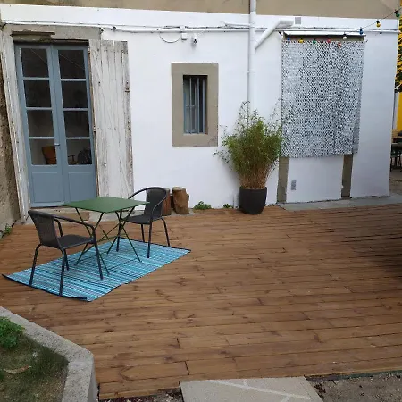 Le 9 De Cour, Caouette 카르카손