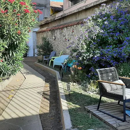 B&B Le 9 De Cour, Caouette 카르카손