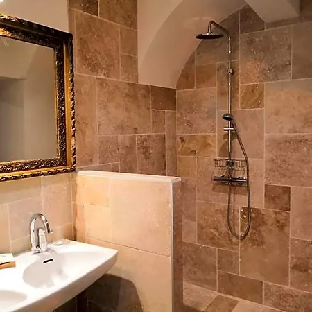 Bed & Breakfast Le 9 De Cour, Caouette