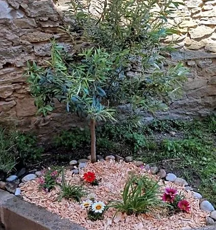 Le 9 De Cour, Caouette Bed & Breakfast 3*
