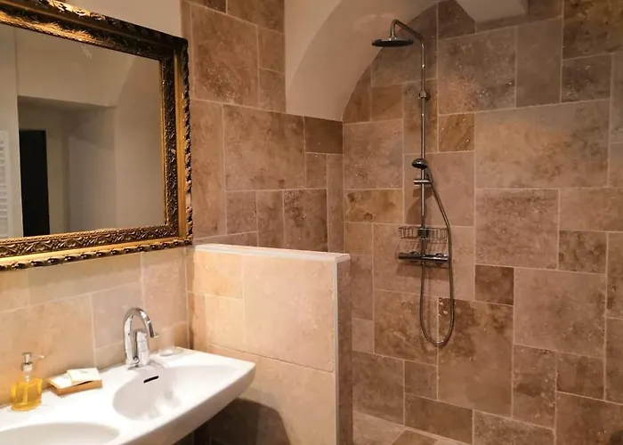 Le 9 De Cour, Caouette Frühstückspension