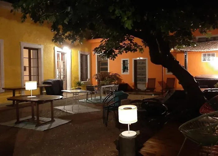 Le 9 De Cour, Caouette Frühstückspension 3*