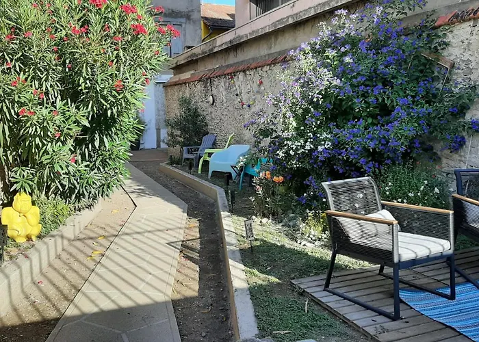 Nocleg ze śniadaniem Le 9 De Cour, Caouette Carcassonne